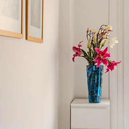 City 1 Bdr, 3 Min Walk From Finikoudes Beach شقة *
