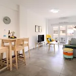 아파트 Rendezvous One Bedroom Flat 라르나카